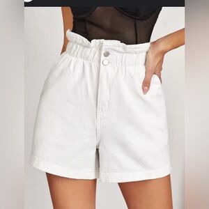 H&M White Highwaist Scrunch Shorts